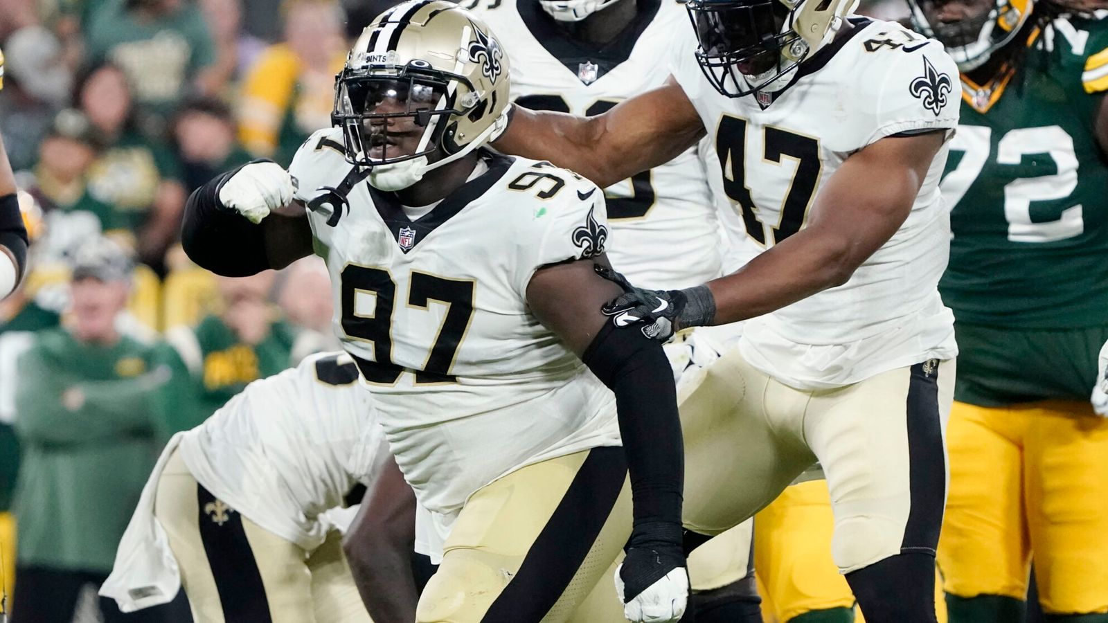 Eagles to sign free agent Saints DT Kentavius Street