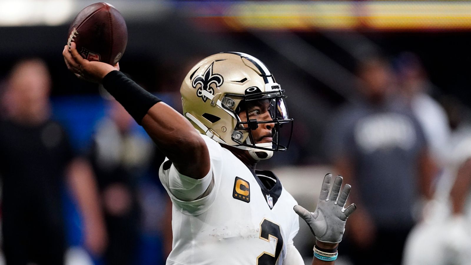 Jameis Winston makes strong case to succeed Brees in Saints' preseason win, NFL