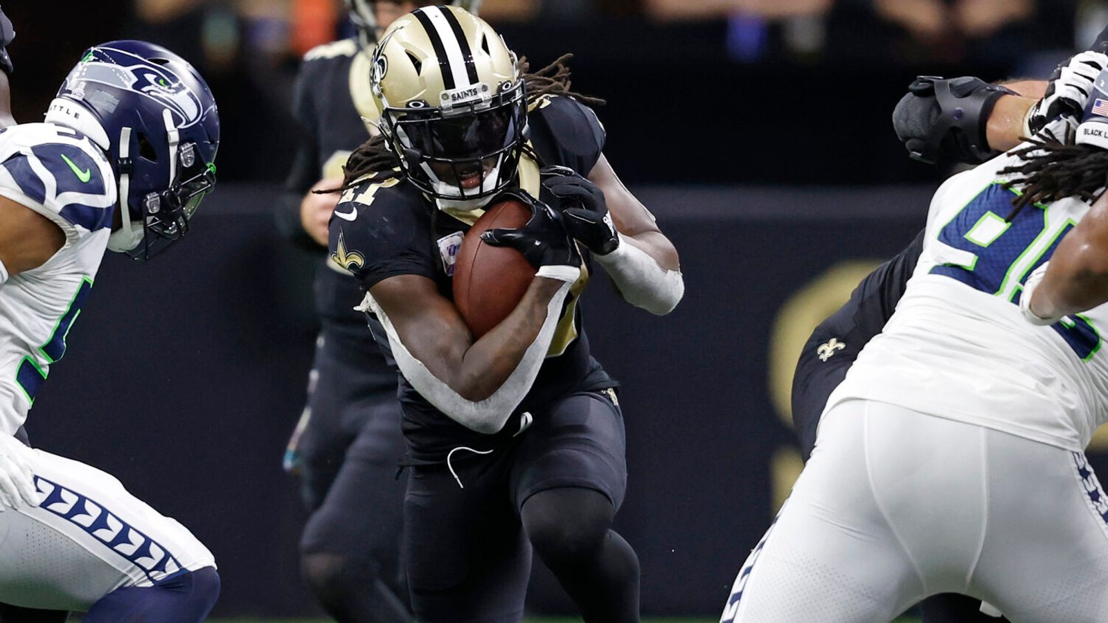 Hill accounts for 4 TDs, Saints top Seahawks 39-32