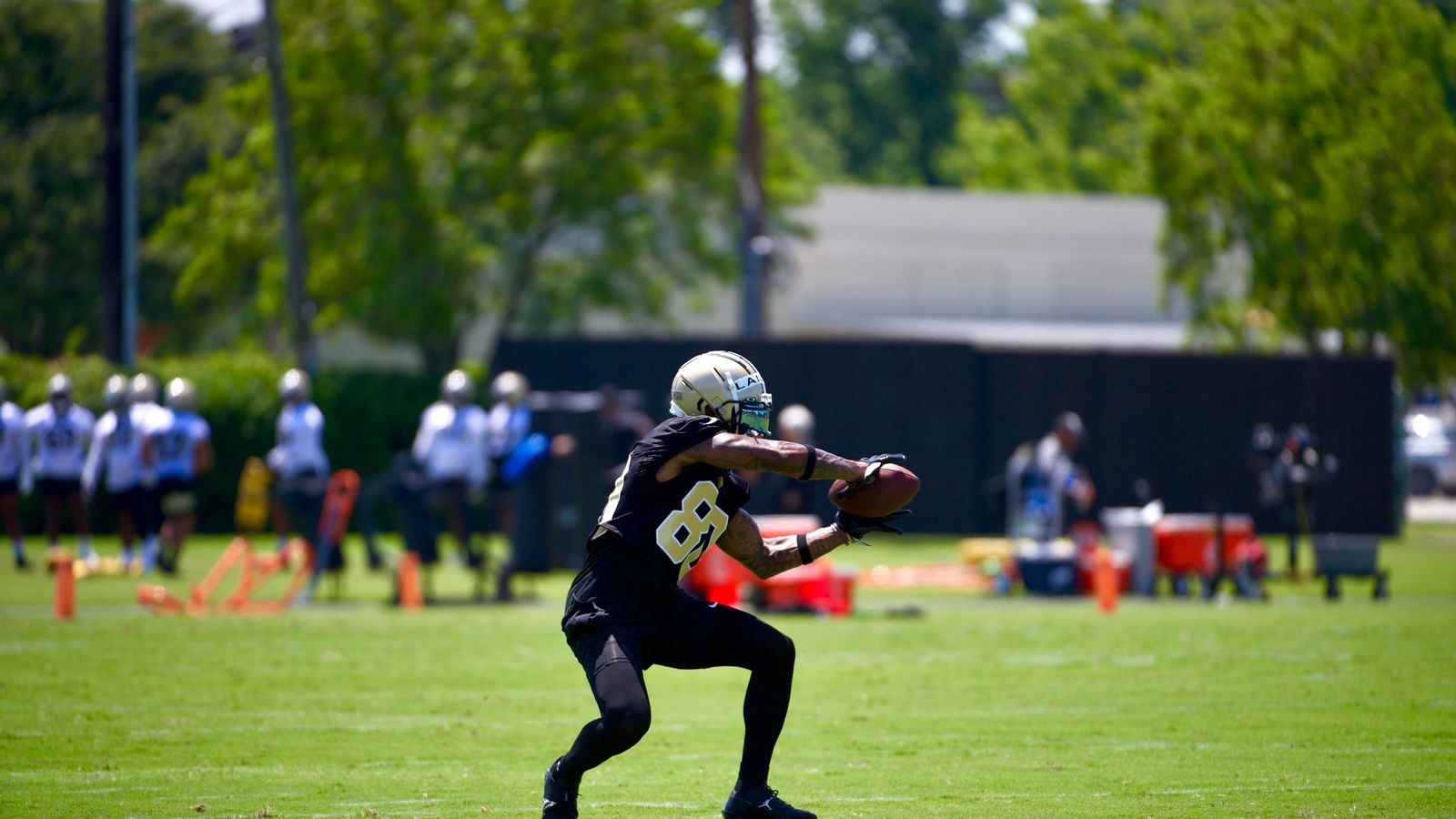 2022 Saints OTAs - New Orleans Saints wide receiver Jarvis Landry brings  the juice to OTAs too