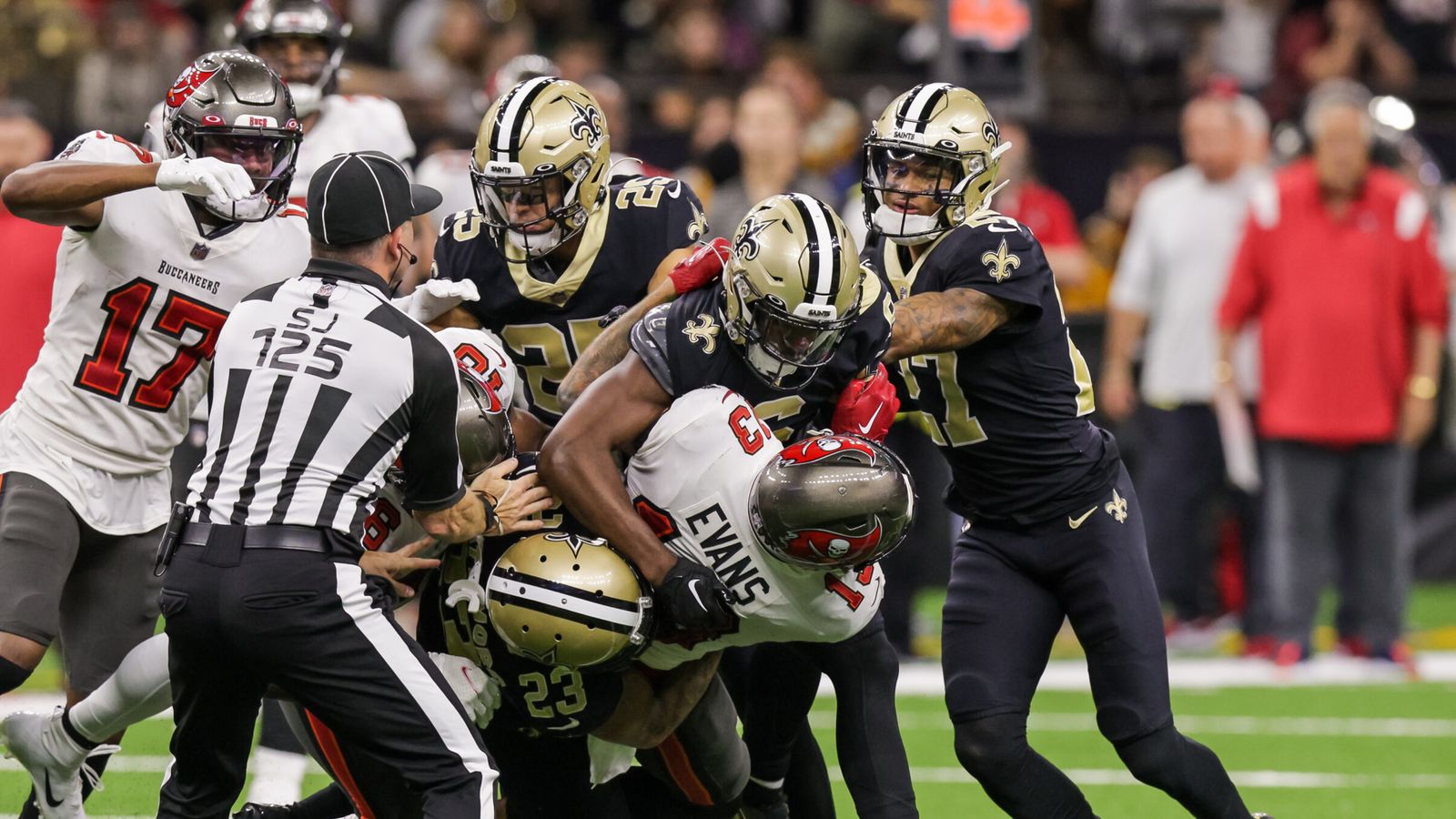 Mike Evans and Marshon Lattimore both got ejected after a huge brawl during  Bucs-Saints