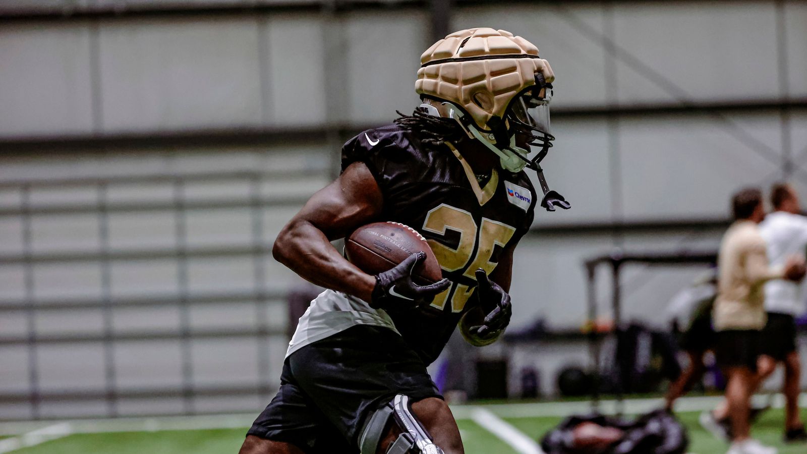 New Orleans Saints fullback Adam Prentice runs through drills