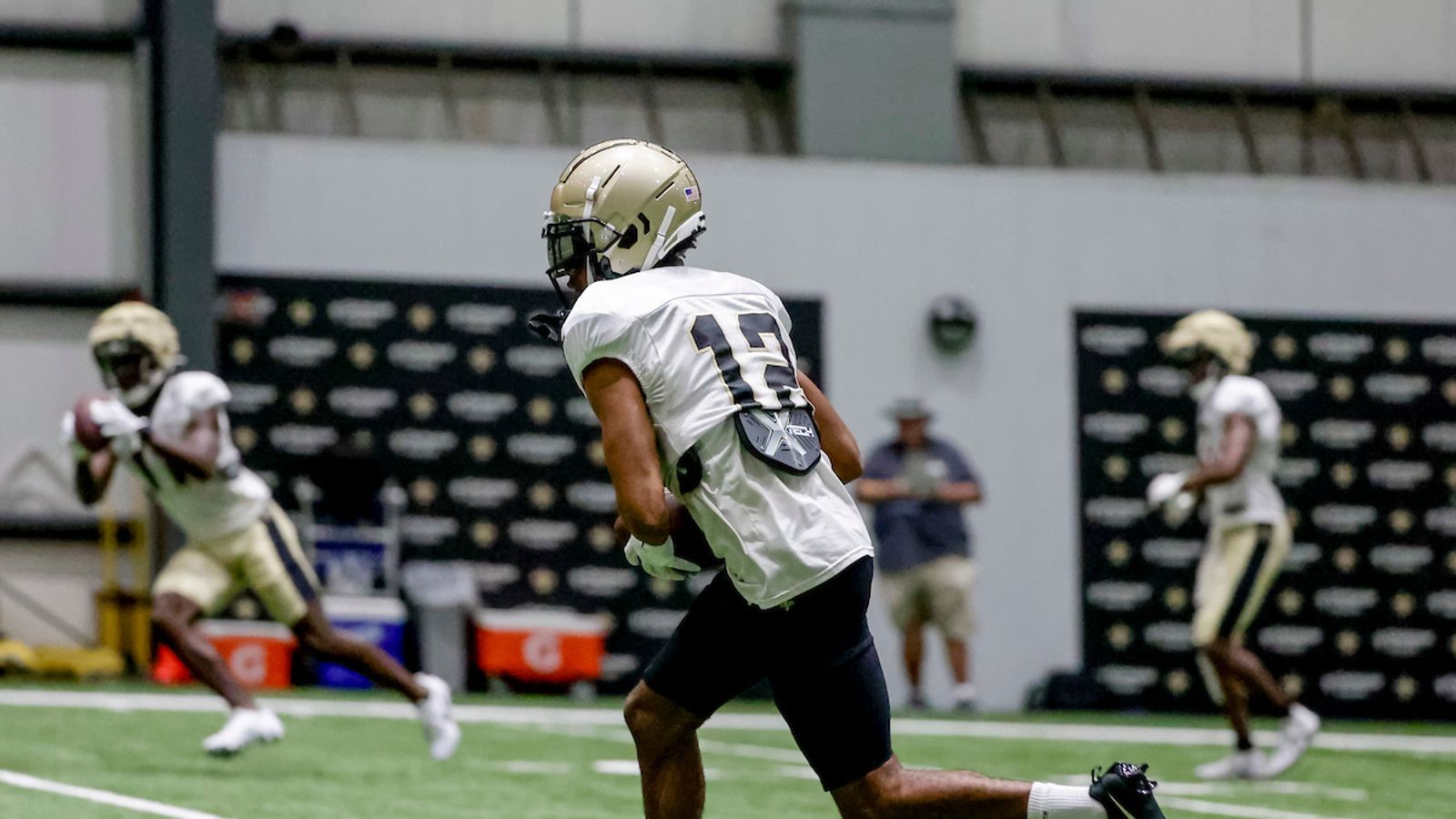 Carr tosses TD in Saints debut