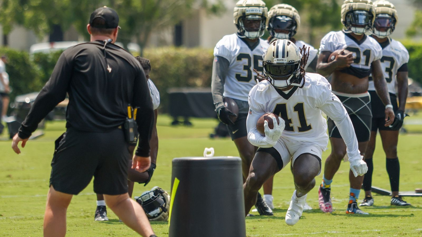 Alvin Kamara embracing challenge of learning Klint Kubiak offense