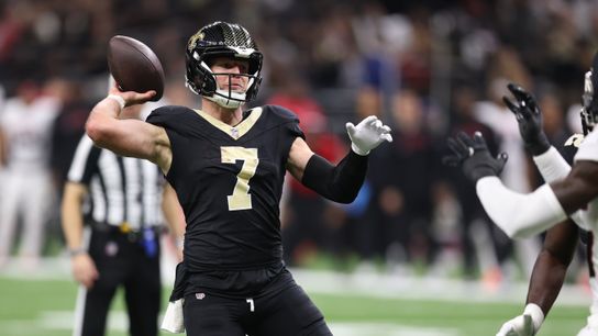 Kellen Moore needs to start prioritizing Tyler Shough's development in the red zone over getting Taysom Hill reps (Analysis)